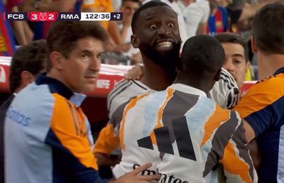 A aruncat cu sticla spre arbitru și va plăti scump pentru gest » Nu a fost singurul eliminat: ce s-a întâmplat imediat după fluierul final