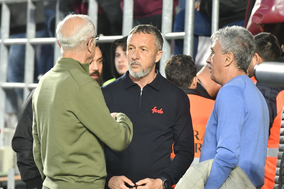 Imagini de pe gazon, înainte de Rapid - FCSB