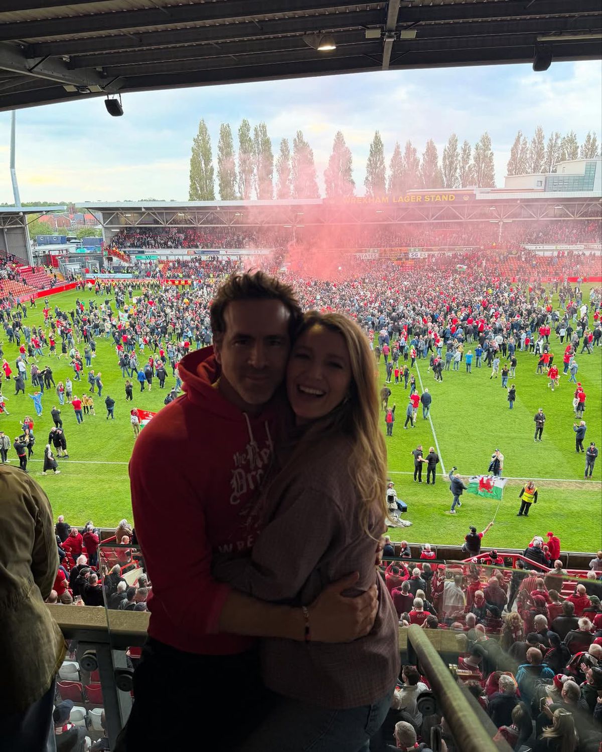 Wrexham, echipa patronată de Ryan Reynolds, a promovat al treilea sezon la rând