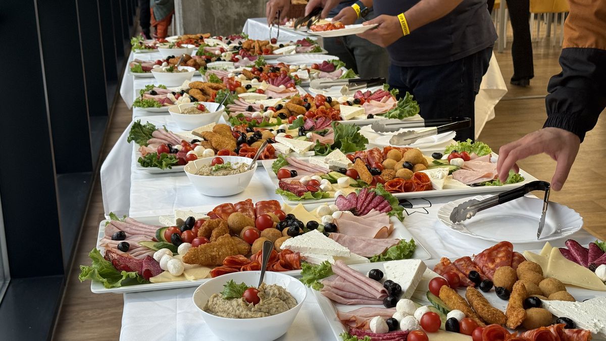 Ce primesc fanii Rapidului dacă îi plătesc 850 de lei lui Dan Șucu » Pachetul „Zi de meci” cu FCSB