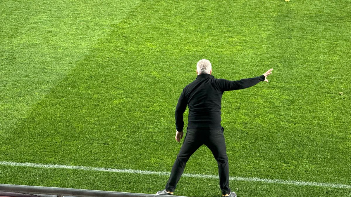 Marius Șumudică, în timpul derby-ului dintre Rapid și FCSB // 27.04.2025