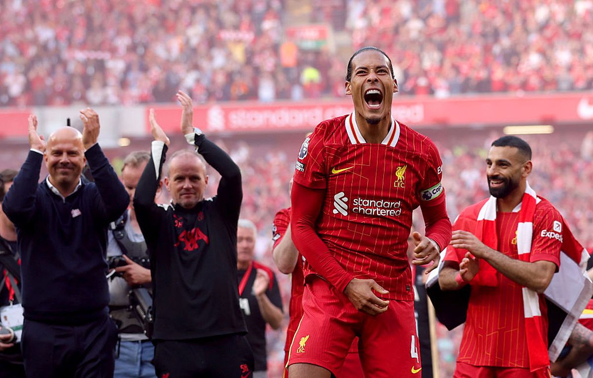 Imagini antologice de la petrecerea de titlu a lui Liverpool » Arne Slot, dedicație specială pentru Jurgen Klopp