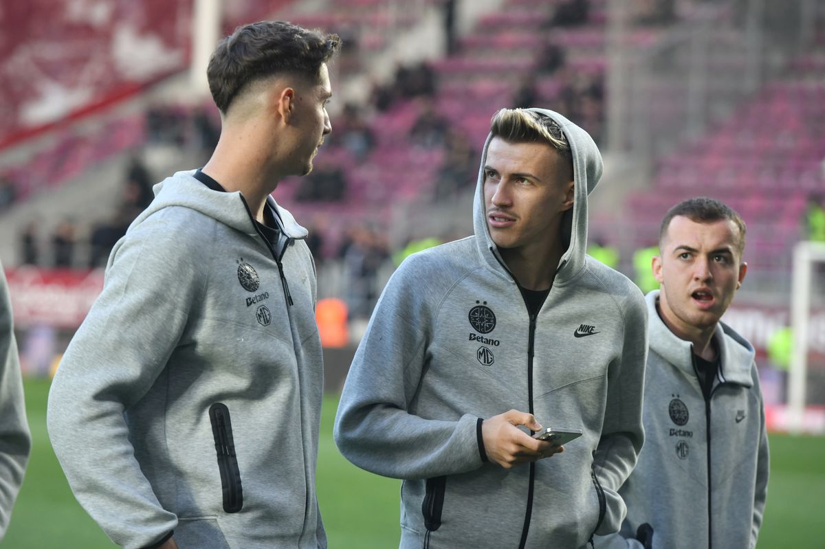 Imagini de pe gazon, înainte de Rapid - FCSB