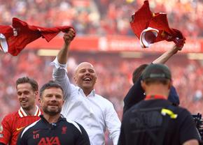 Imagini antologice de la petrecerea de titlu a lui Liverpool » Arne Slot, dedicație specială pentru Jurgen Klopp