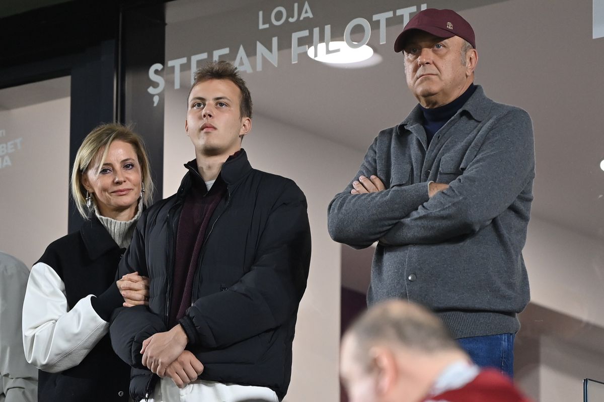 Tribună oficială înțesată de VIP-uri la Rapid - FCSB » Șucu și Angelescu au venit alături de soții