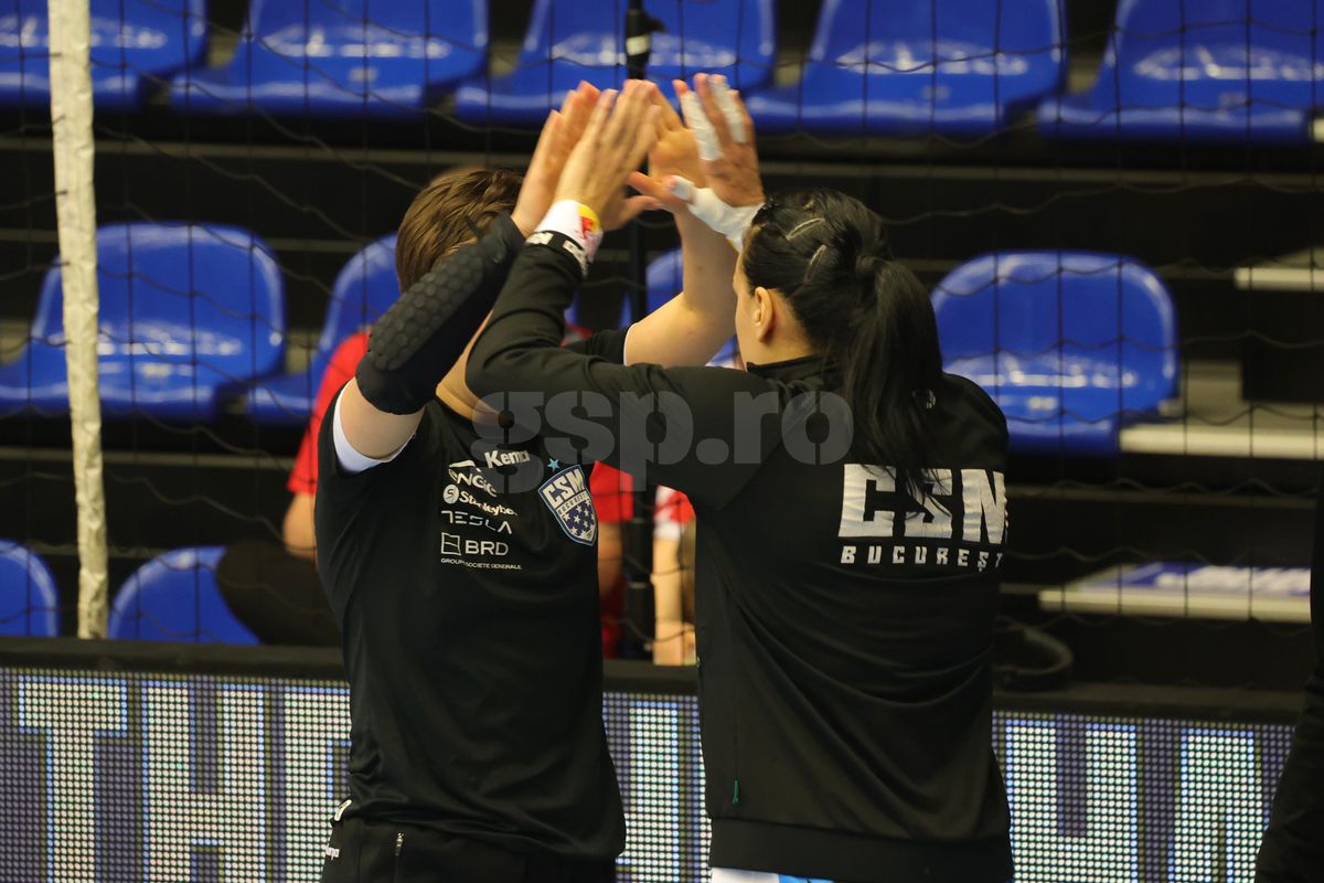 Cristina Neagu, moment emoționant înainte de Esbjerg - CSM București // FOTO: Ionuț Iordache (GSP.ro)