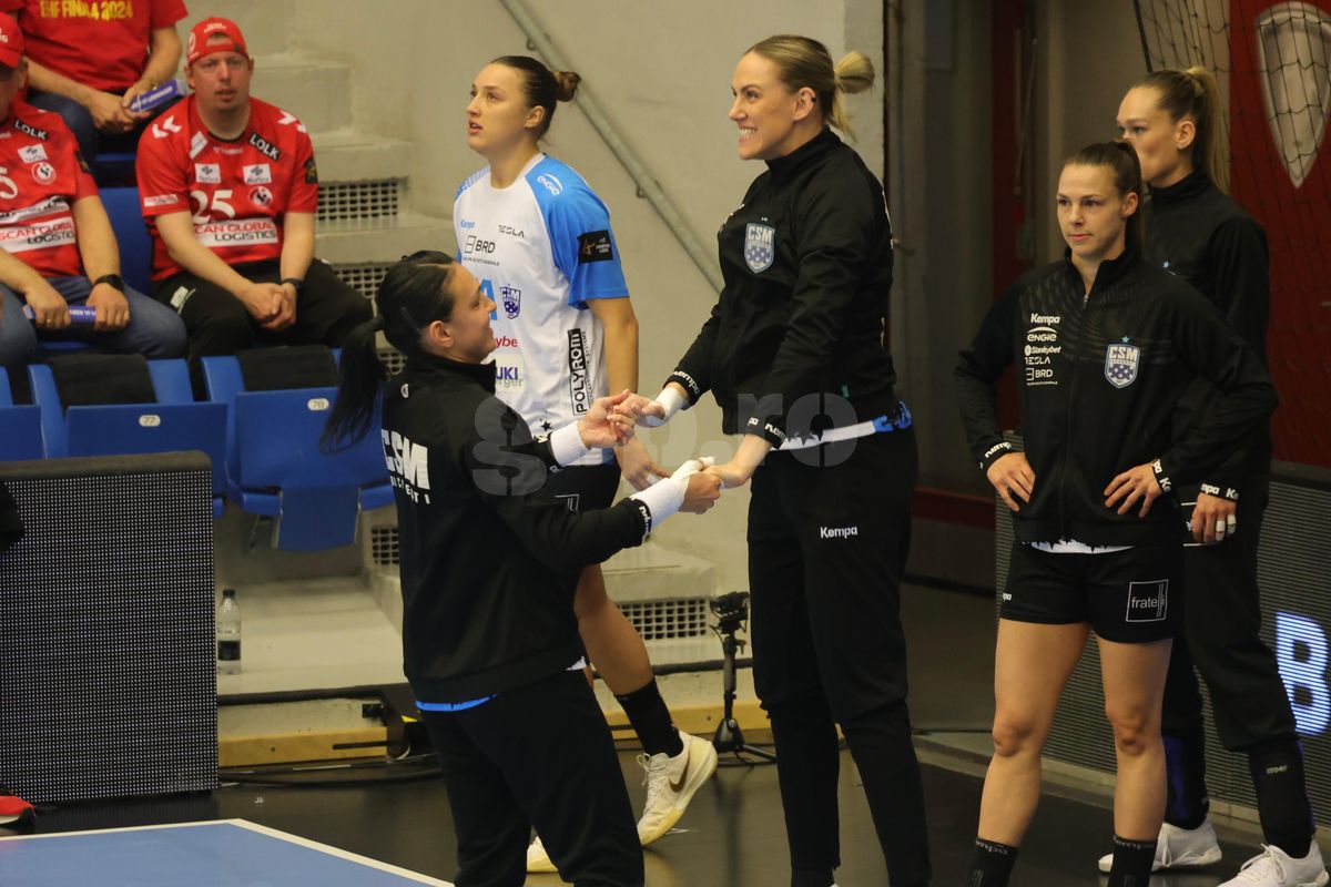 Cristina Neagu, moment emoționant înainte de Esbjerg - CSM București // FOTO: Ionuț Iordache (GSP.ro)