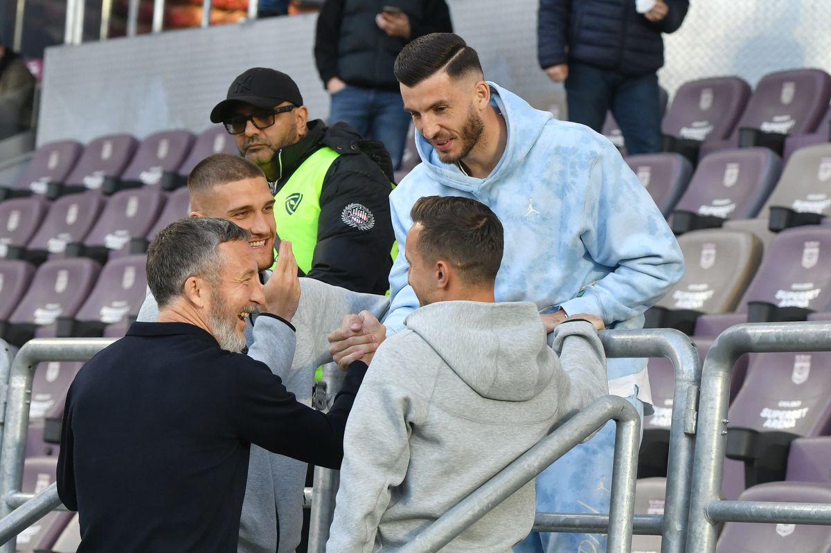 Imagini de pe gazon, înainte de Rapid - FCSB