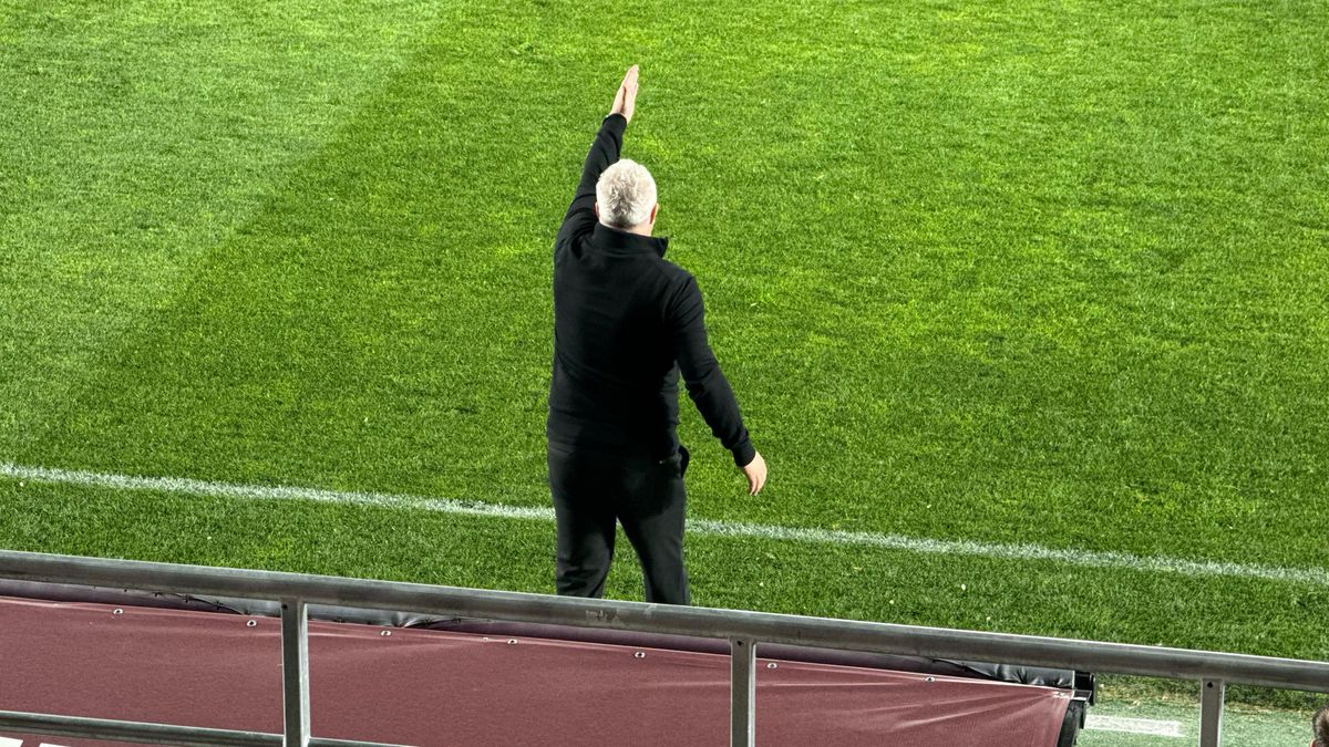 Marius Șumudică s-a dat cu capul de bancă în prima repriză din Rapid - FCSB: „Ăla e fundaș central, bă băiatule, bă?!”