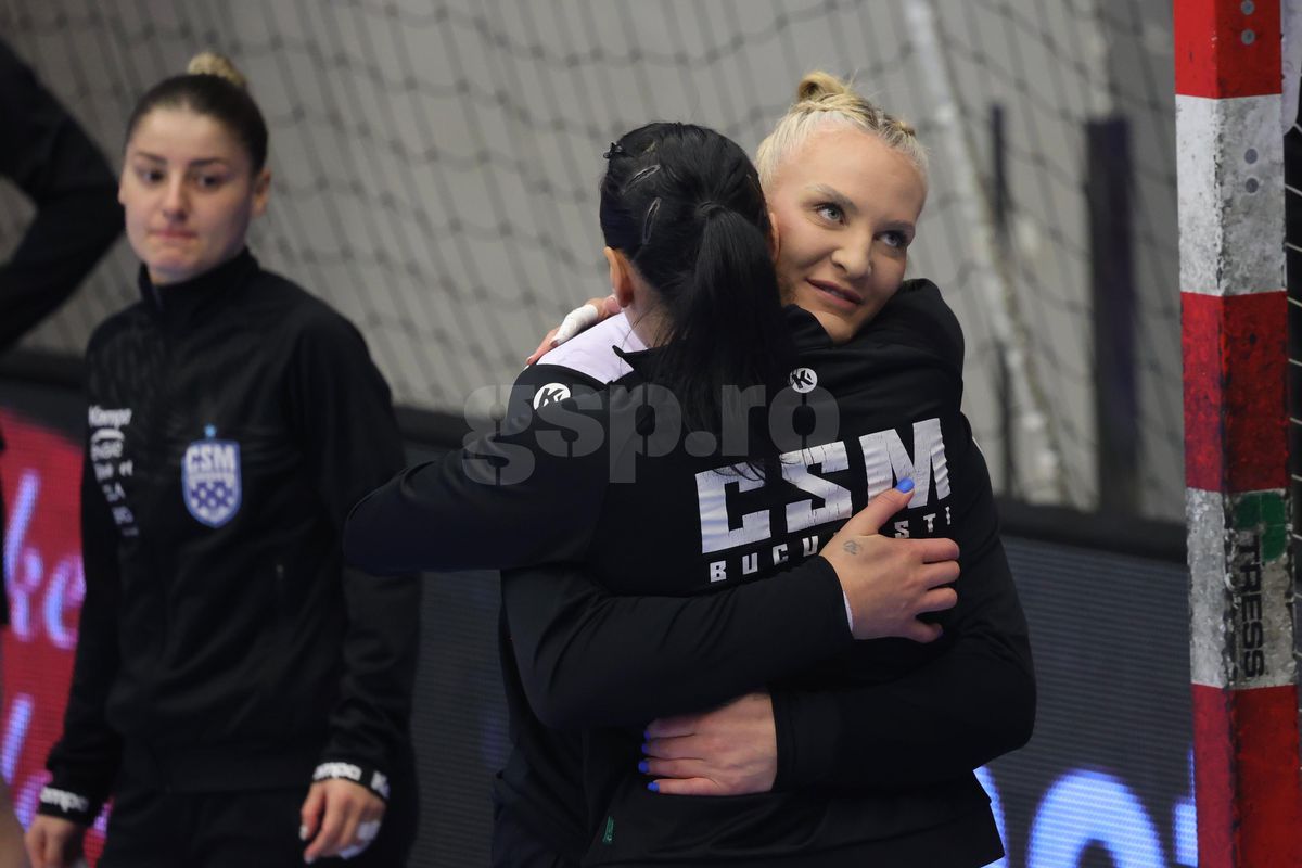 Cristina Neagu, moment emoționant înainte de Esbjerg - CSM București // FOTO: Ionuț Iordache (GSP.ro)