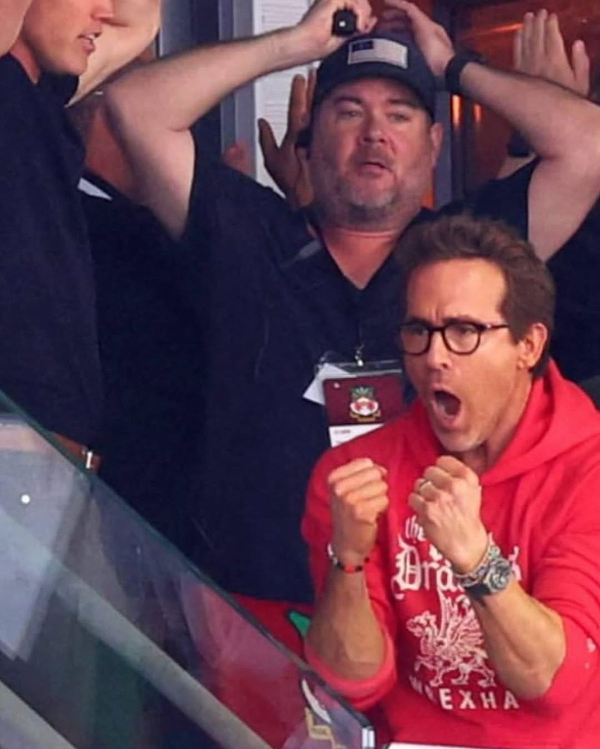 Echipa lui Ryan Reynolds, definitiv în istoria fotbalului englez » A promovat în Championship, iar fanii au invadat terenul