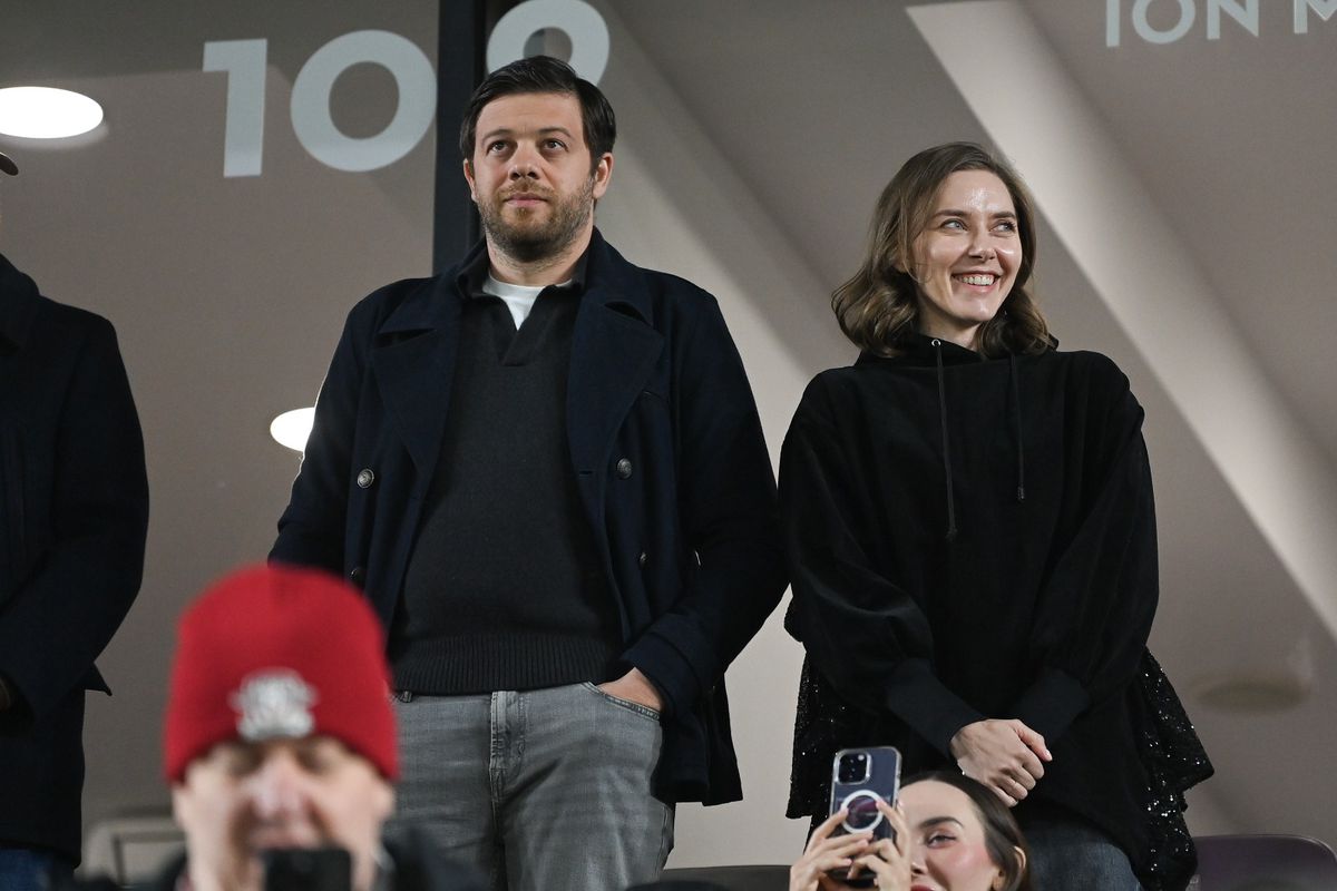 Tribună oficială înțesată de VIP-uri la Rapid - FCSB » Șucu și Angelescu au venit alături de soții