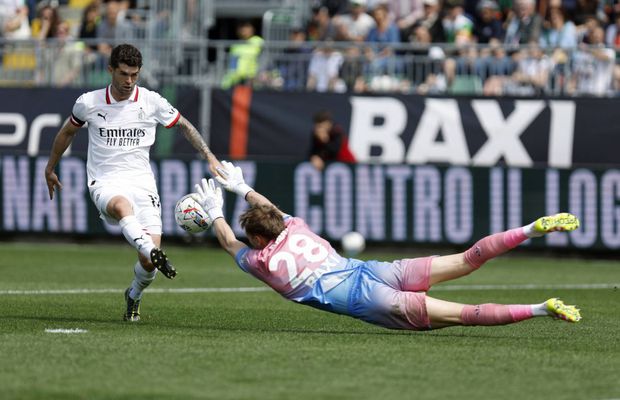 Ionuț Radu a fost integralist în Venezia - AC Milan 0-2 » Ce notă i-au acordat jurnaliștii italieni