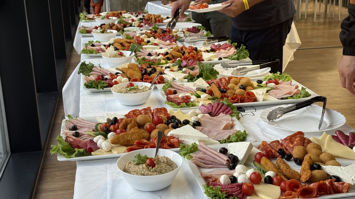 Ce primesc fanii Rapidului dacă îi plătesc 850 de lei lui Dan Șucu » Pachetul „Zi de meci” cu FCSB