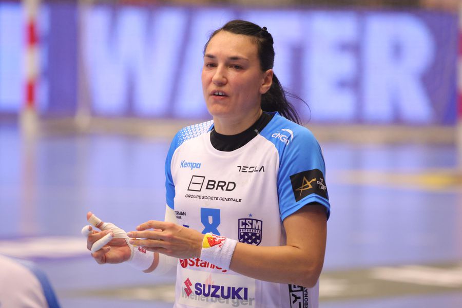 Cristina Neagu în Esbjerg - CSM București, returul sferturilor din Liga Campionilor / foto: Ionuț Iordache (GSP) Esbjerg - CSM București 26-22. Visul frumos s-a terminat! „Tigroaicele” s-au prăbușit pe final în Danemarca, la peste 100 de decibeli