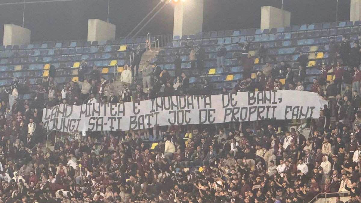 Gafă după gafă a fanilor rapidiști! „Diavolii vișini”, varianta 2026 în derby-ul cu Dinamo: ce mesaje au apărut în peluză
