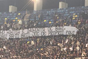 Gafă după gafă a fanilor rapidiști! „Diavolii vișini”, varianta 2026 în derby-ul cu Dinamo: ce mesaje au apărut în peluză