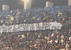 Gafă după gafă a fanilor rapidiști! „Diavolii vișini”, varianta 2026 în derby-ul cu Dinamo: ce mesaje au apărut în peluză