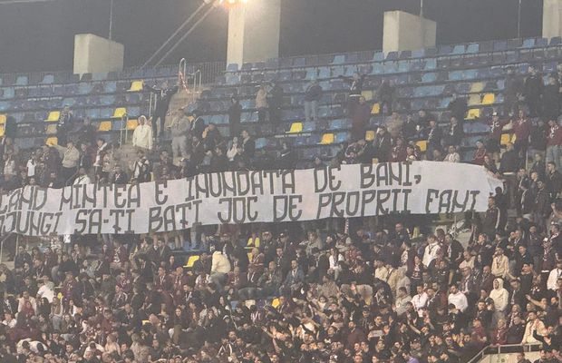 Gafă după gafă a fanilor rapidiști! „Diavolii vișini”, varianta 2026 în derby-ul cu Dinamo: ce mesaje au apărut în peluză