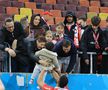 Imagini înduioșătoare după Dinamo - Rapid » A început să plângă când a fost înconjurat de mascați + „câinii” au răspuns ironiei rivalilor