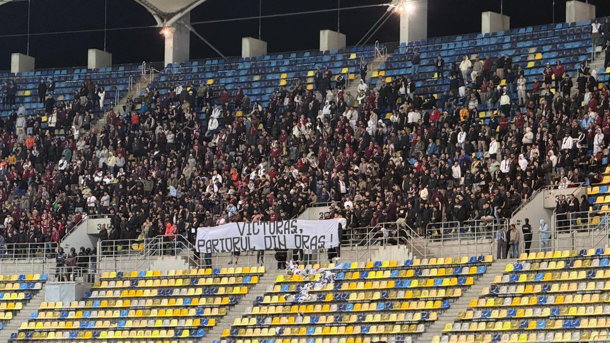 Gafă după gafă a fanilor rapidiști! „Diavolii vișini”, varianta 2026 în derby-ul cu Dinamo: ce mesaje au apărut în peluză