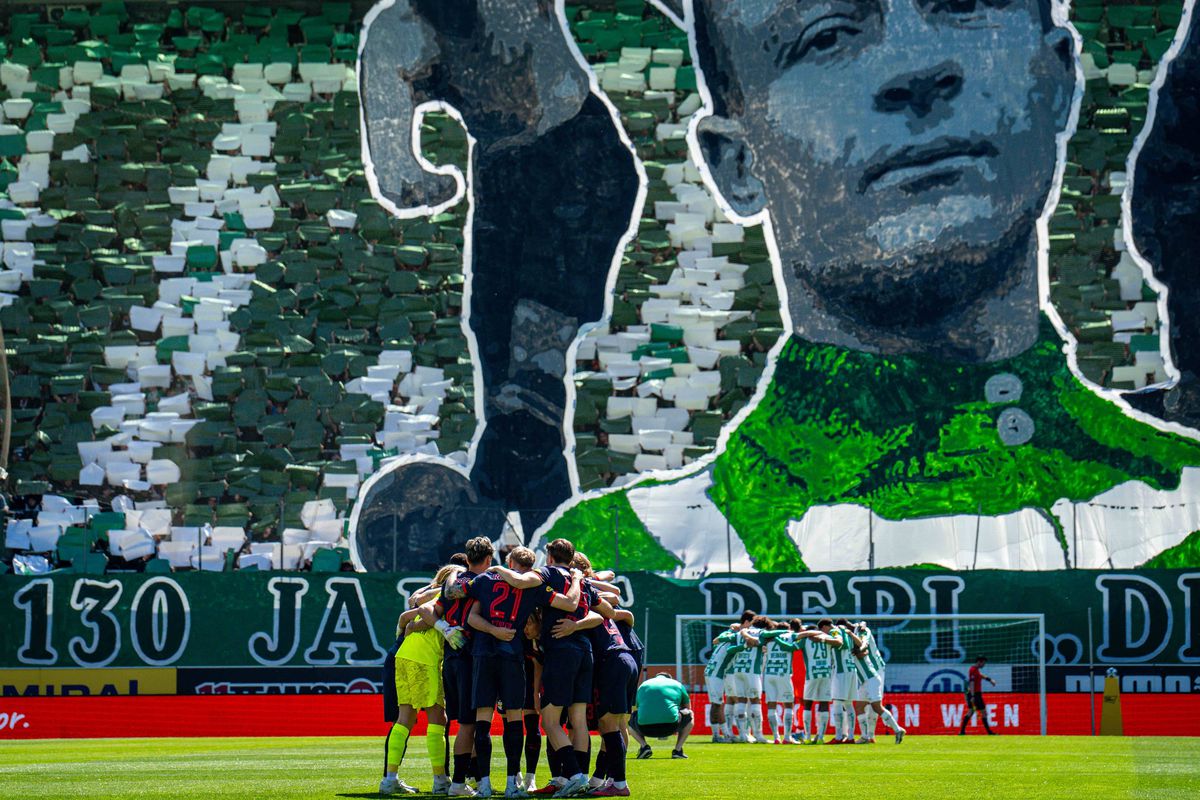 Scenografia de la Rapid Viena - Salzburg în memoria lui Josef Uridil