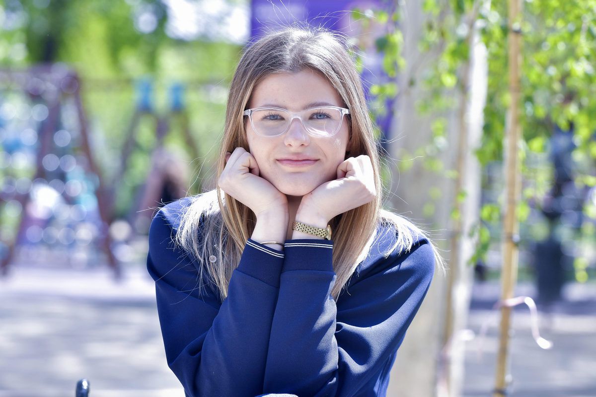 Elena e voleibalista-model a României: școală, kineto, antrenamente și meditații până la miezul nopții! „Sportul înseamnă inteligență, educație”