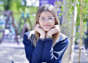 Elena e voleibalista-model a României: școală, kineto, antrenamente și meditații până la miezul nopții! „Sportul înseamnă inteligență, educație”