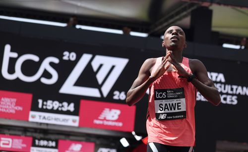 Sabastian Sawe, după ce a câștigat Maratonul de la Londra 2026 / FOTO: Guliver / Getty Images