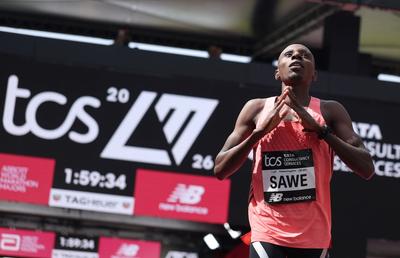 Mic-dejun cu pâine și miere și 240 de kilometri alergați pe săptămână: secretele lui Sabastian Sawe, noul deținător al recordului mondial la maraton