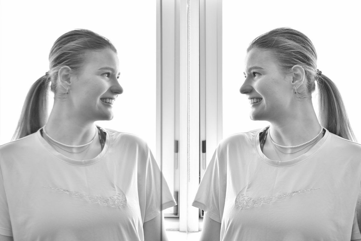 Elena e voleibalista-model a României: școală, kineto, antrenamente și meditații până la miezul nopții! „Sportul înseamnă inteligență, educație”