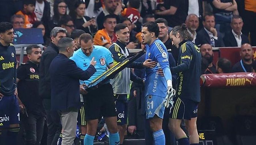 Scandal cu Ederson! » Fanii Fenerului au aruncat cu torțe și au atacat autocarul echipei