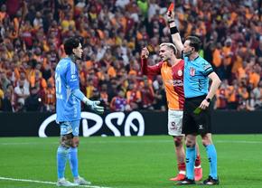 Scandal cu Ederson! » Fanii Fenerului au aruncat cu torțe și au atacat autocarul echipei