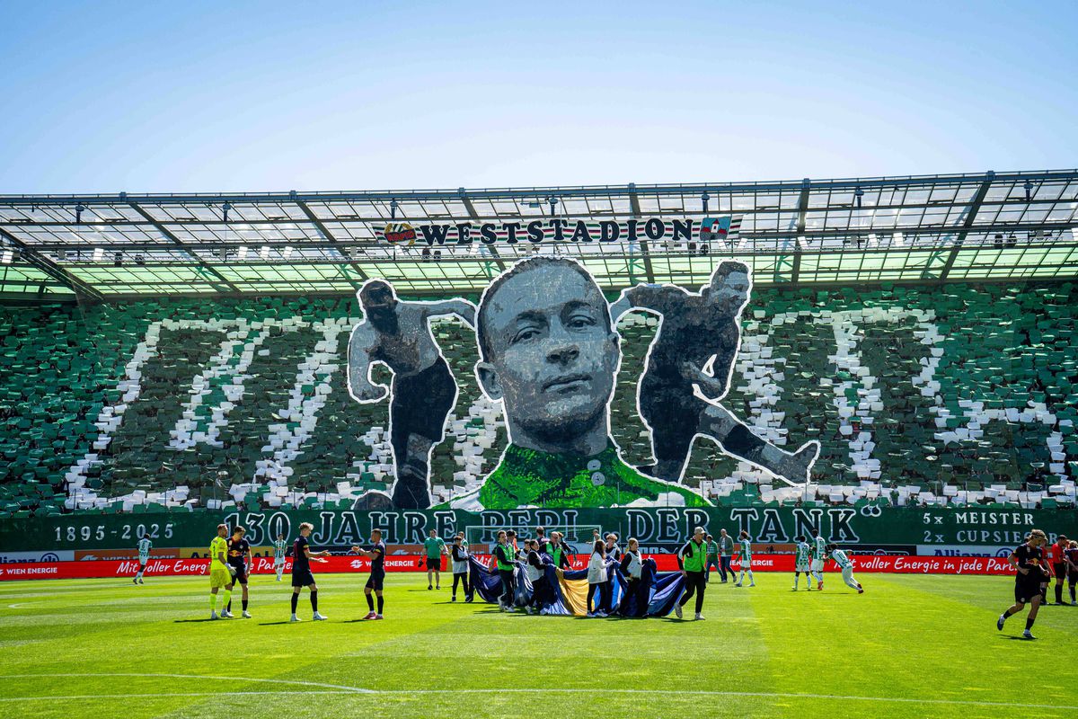 Scenografie spectaculoasă la Viena în memoria legendei care a scris istorie și în România