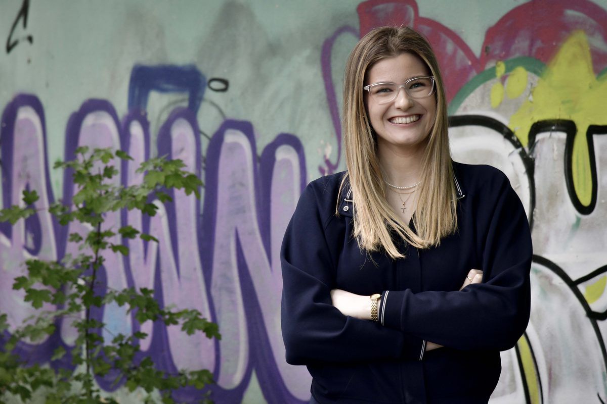 Elena e voleibalista-model a României: școală, kineto, antrenamente și meditații până la miezul nopții! „Sportul înseamnă inteligență, educație”