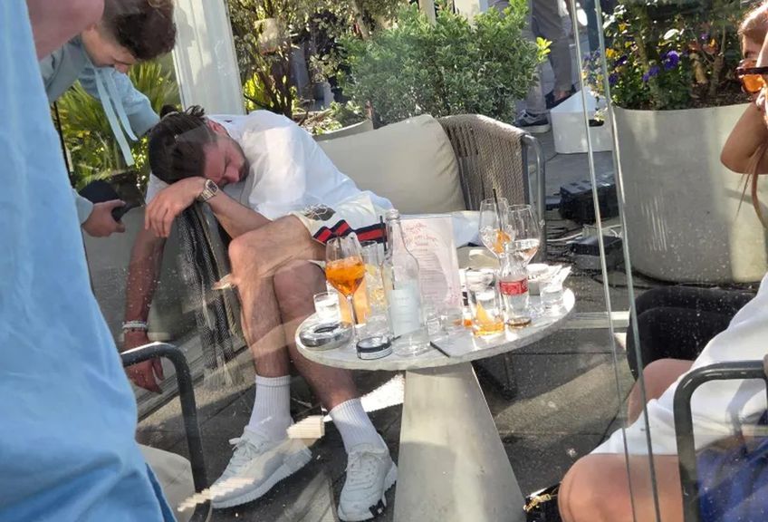Jack Grealish, surprins dormind după ce a consumat băuturi alcoolice / Sursă foto: The Sun