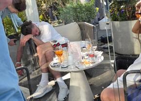 Imagini dezolante cu „rebelul” Grealish » A adormit în mai puțin de o oră după ce a ajuns la un bar din Manchester