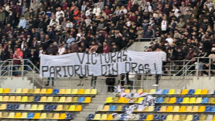 Poza pentru articolul „Victoraș, pariorul din oraș” » Gâlcă, întrebat frontal despre protestele vehemente ale suporterilor Rapidului: „Dezamăgirea e mare”