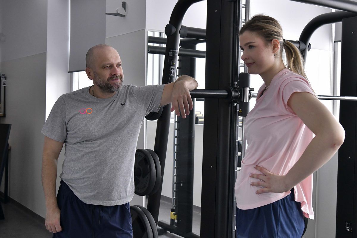 Elena e voleibalista-model a României: școală, kineto, antrenamente și meditații până la miezul nopții! „Sportul înseamnă inteligență, educație”