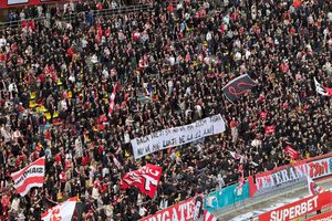 Se putea și mai rău! Bannerele rasiste ale dinamoviștilor interzise la derby