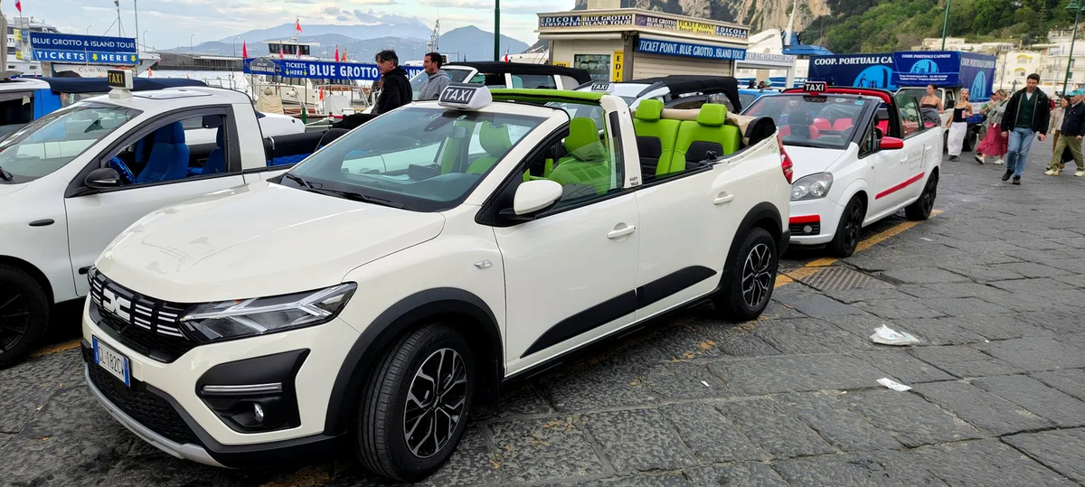 Dacia decapotabilă face furori pe străzi în Italia: cum arată mașina specială