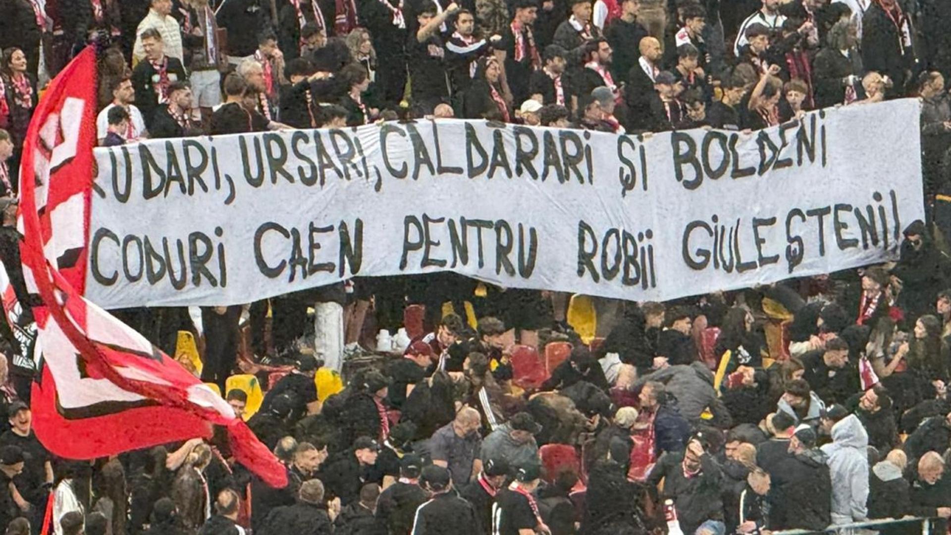 Bannere rasiste Dinamo confiscate la derby Rapid în Peluza Cătălin Hîldan, cu mesaje discriminatorii și sancțiuni disciplinare anunțate | sursa foto: Gazeta Sporturilor Bannere rasiste Dinamo confiscate la derby Rapid în Peluza Cătălin Hîldan, cu mesaje discriminatorii și sancțiuni disciplinare anunțate | sursa foto: Gazeta Sporturilor