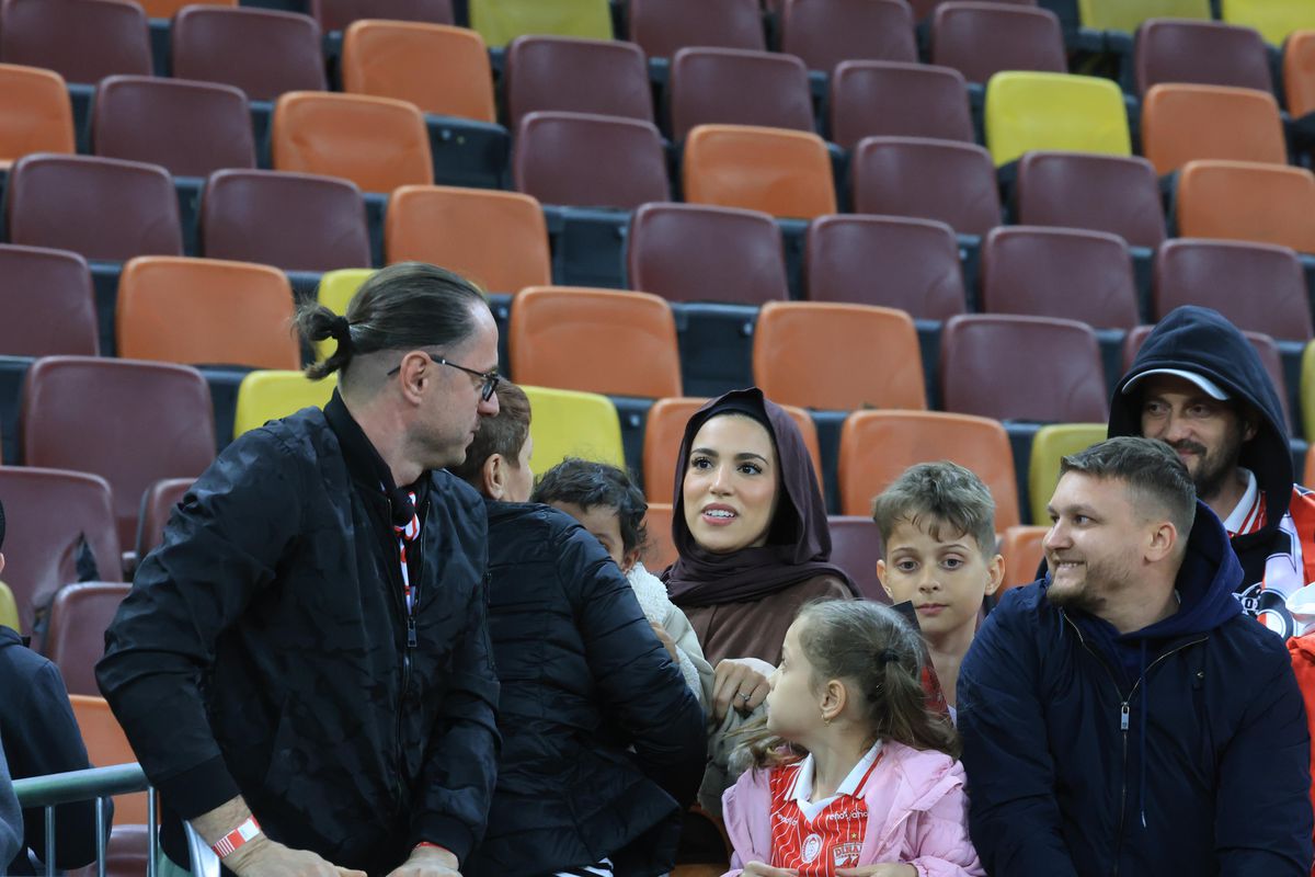 Imagini înduioșătoare după Dinamo - Rapid » A început să plângă când a fost înconjurat de mascați + „câinii” au răspuns ironiei rivalilor