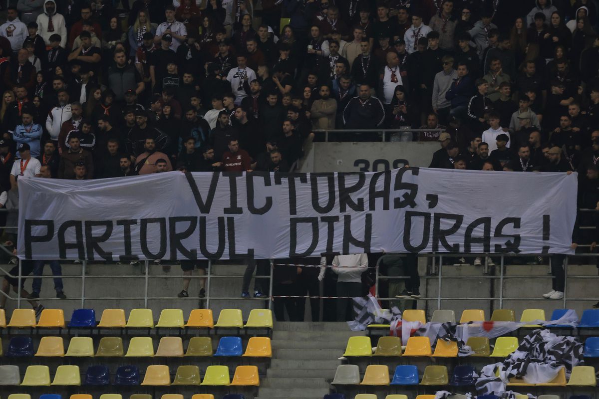 Gafă după gafă a fanilor rapidiști! „Diavolii vișini”, varianta 2026 în derby-ul cu Dinamo: ce mesaje au apărut în peluză