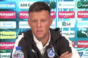 Scandalos! Ce se auzea din vestiarul Craiovei, în timp ce Adrian Rus era la interviuri: „Să moară câinii!”