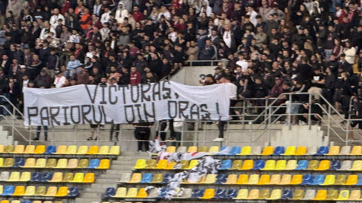 Gafă după gafă a fanilor rapidiști! „Diavolii vișini”, varianta 2026 în derby-ul cu Dinamo: ce mesaje au apărut în peluză