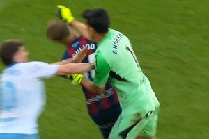 Portarul huligan a șocat Spania! » Scene violente în „șocul” pentru evitarea retrogradării