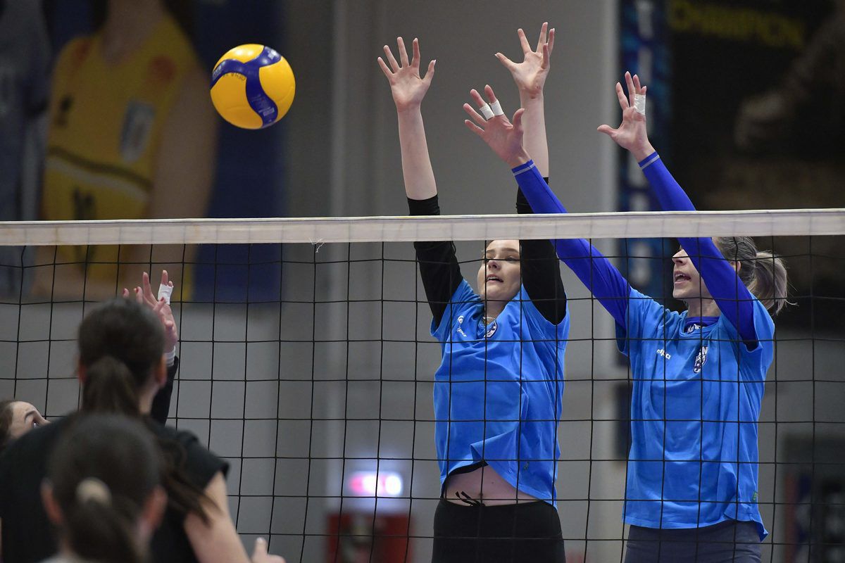 Elena e voleibalista-model a României: școală, kineto, antrenamente și meditații până la miezul nopții! „Sportul înseamnă inteligență, educație”