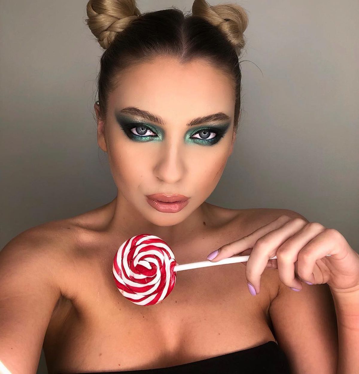 GALERIE FOTO Olga Delia, apariții spectaculoase în fiecare dimineață! Cum se caracterizează vedeta TV