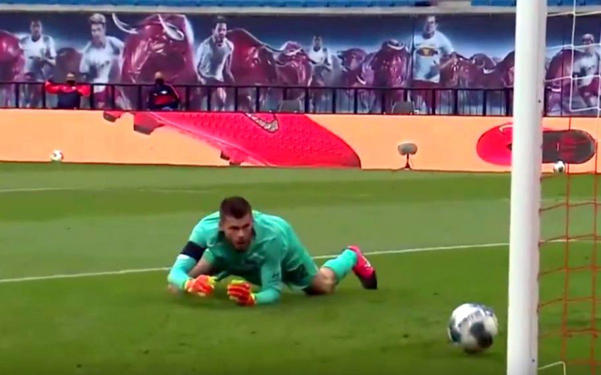 VIDEO Gafă uriașă în Leipzig - Hertha! Portarul oaspeților s-a făcut de râs